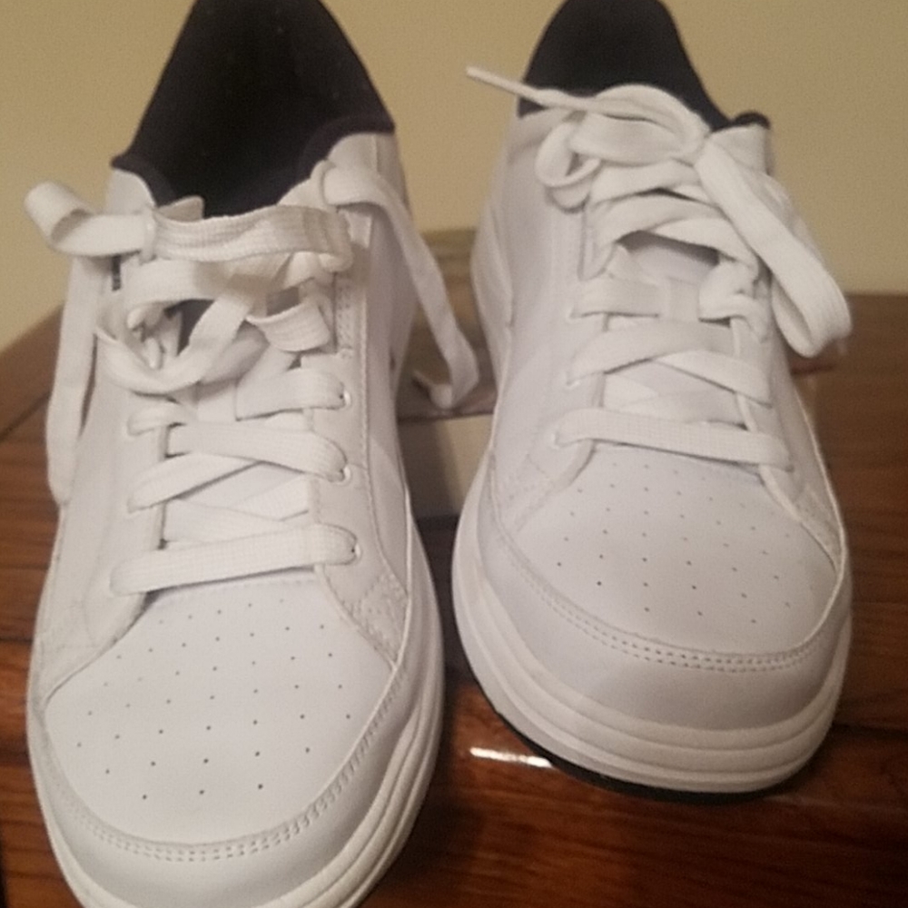 Tommy Hilfiger tennis shoes